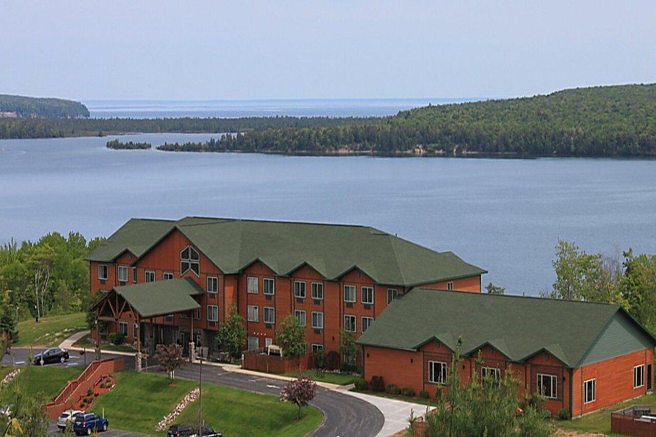 Holiday Inn Express Munising-Lakeview, An Ihg Hotel Exterior foto